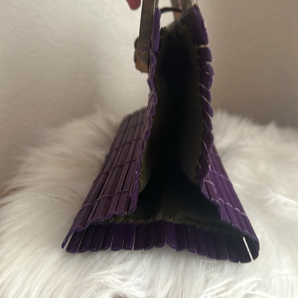 Purple wooden collapsible carved bamboo handbag - Picture 5 of 7